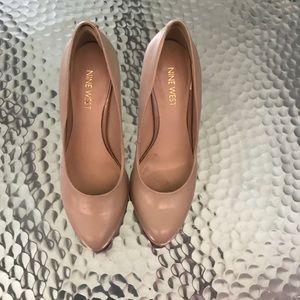 9 west pumps tan